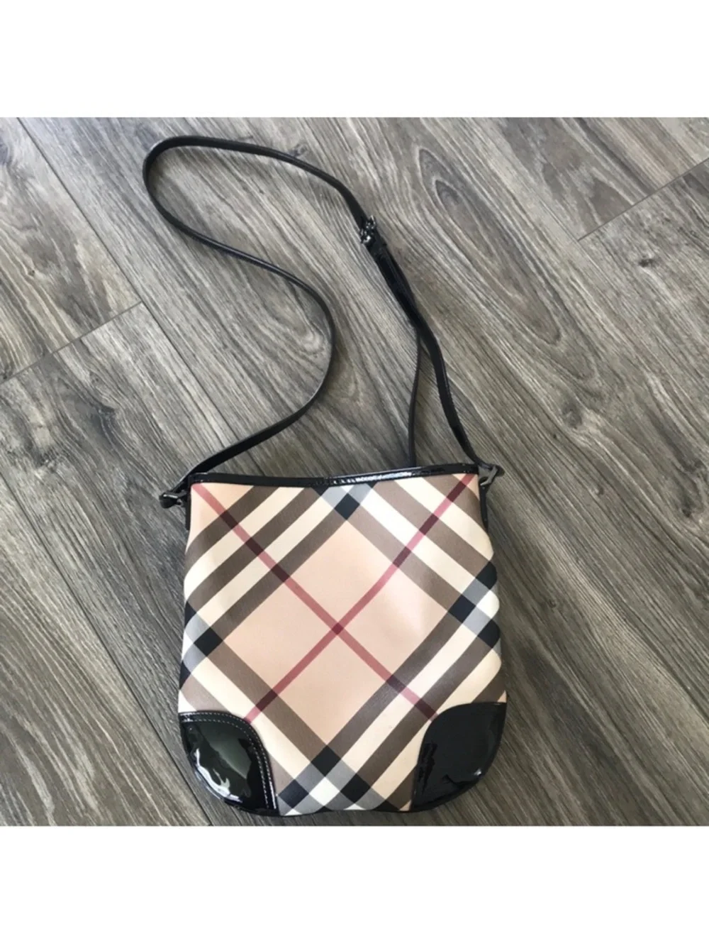 Burberry Dryden Nova Check Beige Interior with Black  patent Trim shoulder bag - Picture 4 of 10